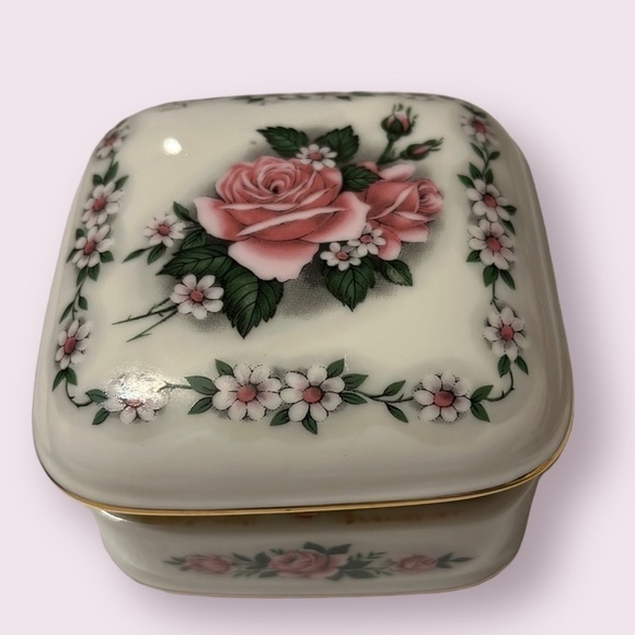 Vintage Colibri porcelain trinket box. - Picture 1 of 6